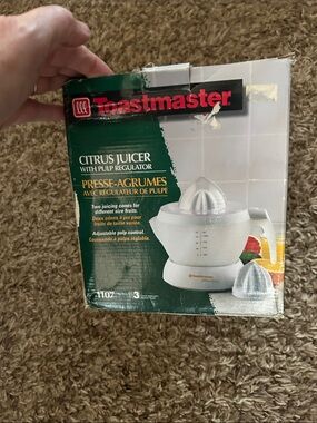 Toastmaster White Citrus Juicer with Pulp Regulator